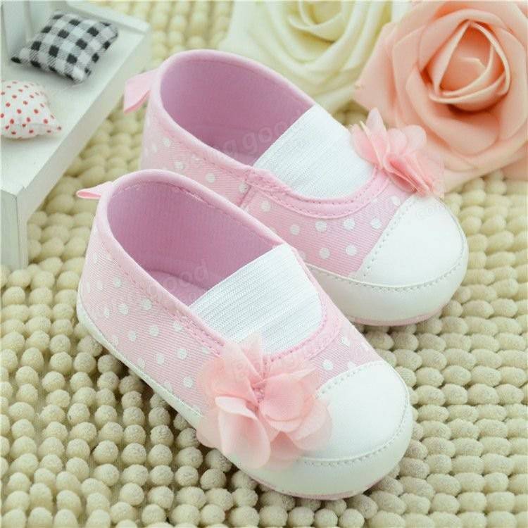 Bébé enfant en bas age mignon belles chaussures roses infantile coton fille fleur semelle souple antidérapant sur berceau fleur chaussures baskets