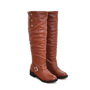 Grandes femmes de taille occasionnels sur la plate-forme de bottes au genou dérapant sur les chaussures