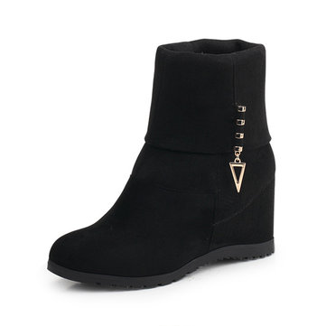 Décoration en métal un talon compensé de plus en plus à enfiler des bottes plissées