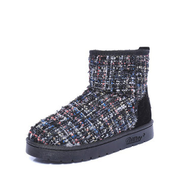 Les femmes d'hiver garder des bottes de neige chauds glissement décontracté en plein air sur les confortables chaussures appartements